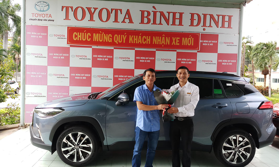 Chúc mừng quý khách nhận xe mới
