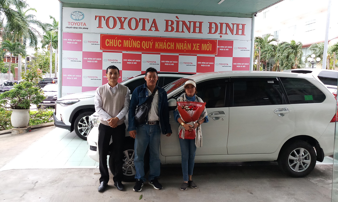 Chúc mừng quý khách nhận xe mới